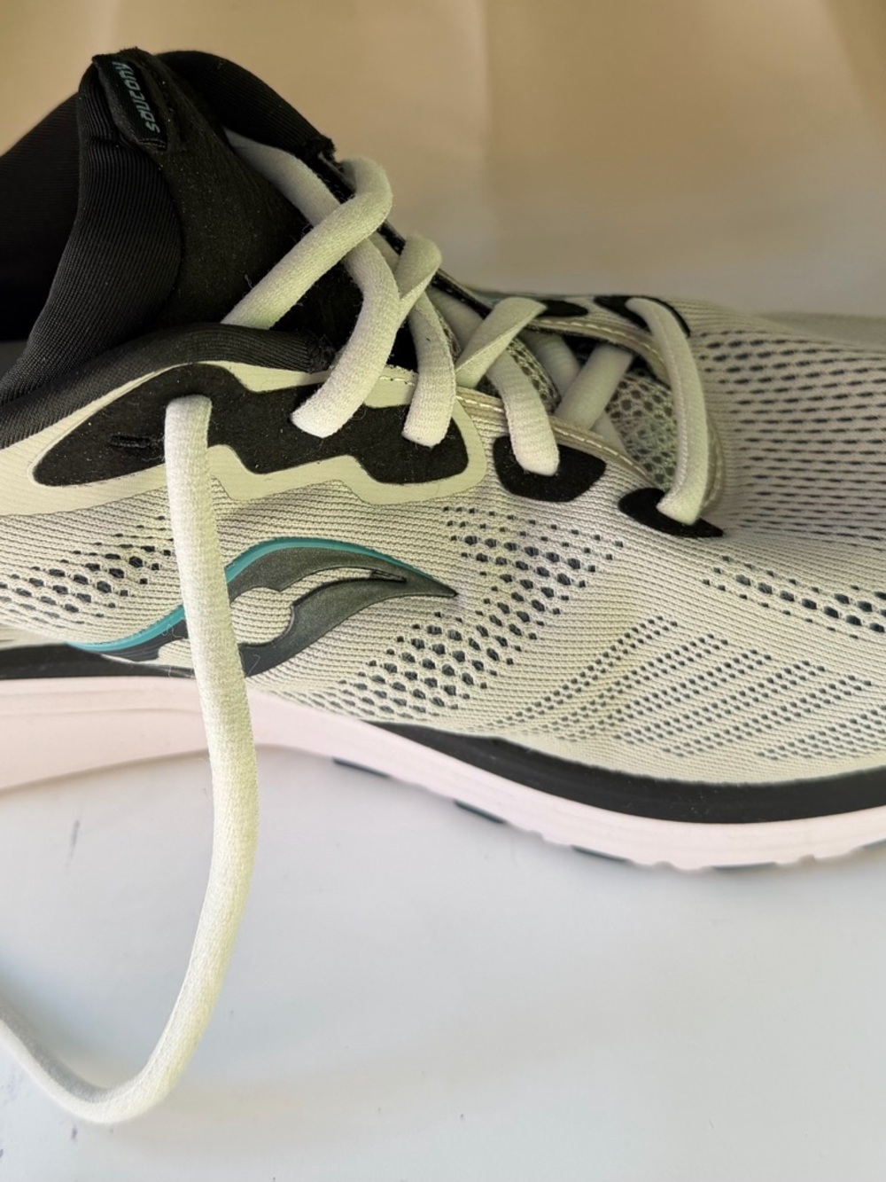 Saucony Men’s Light Gray Running Shoes with Teal Accent PWR Run Ride14 10W